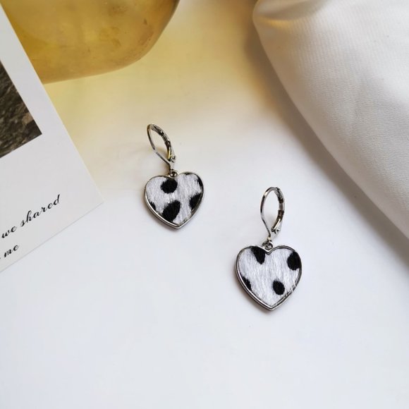 💕Last one Cow Print Hear Huggies Hoops Earrings - Picture 4 of 12
